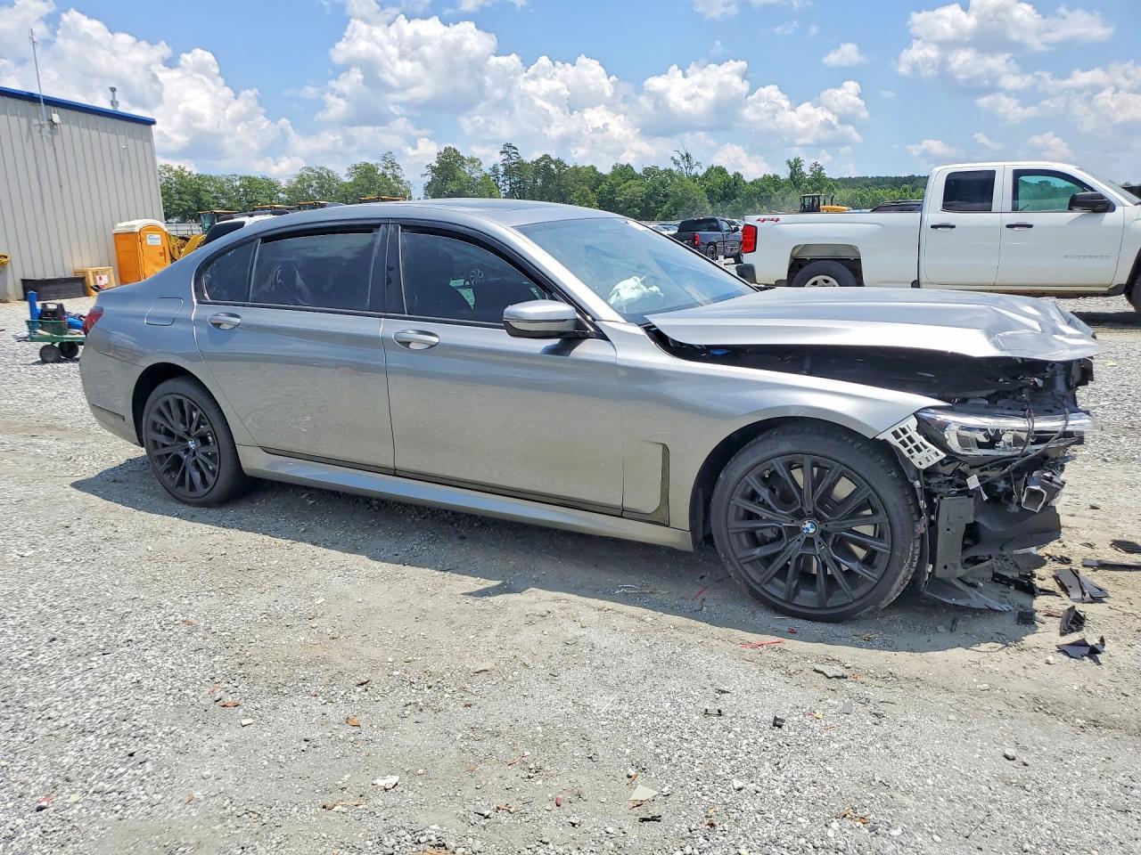 2022 BMW 750 Xi - Фото 4