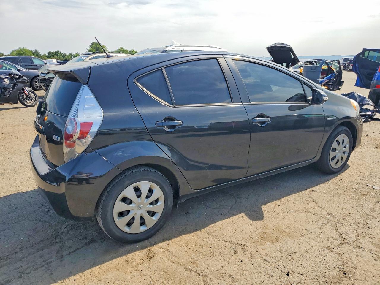 2014 Toyota Prius C Two - Фото 3