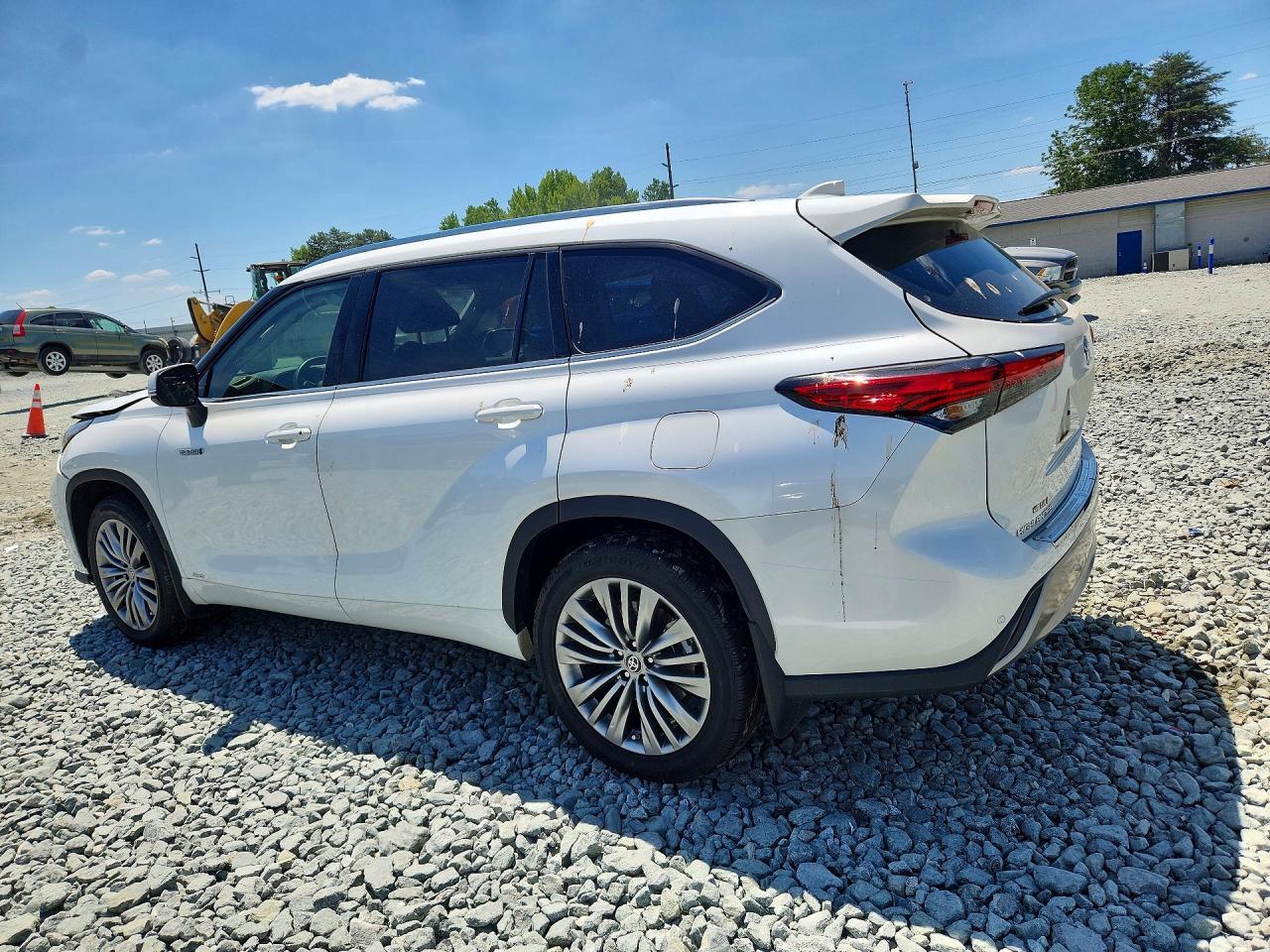 2021 Toyota Highlander Hybrid Platinum - Image 2