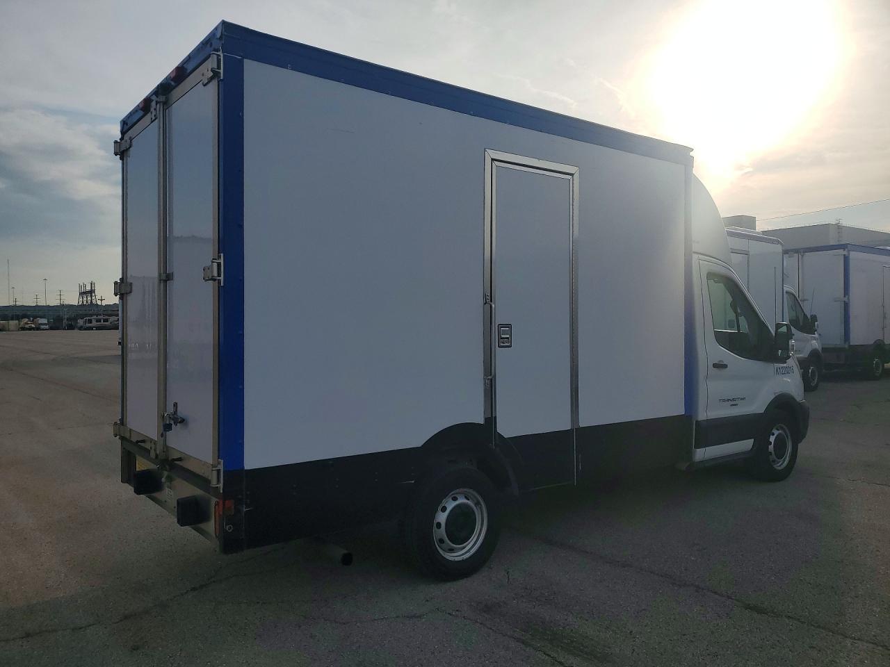 2023 Ford Transit Delivery Truck - Фото 3