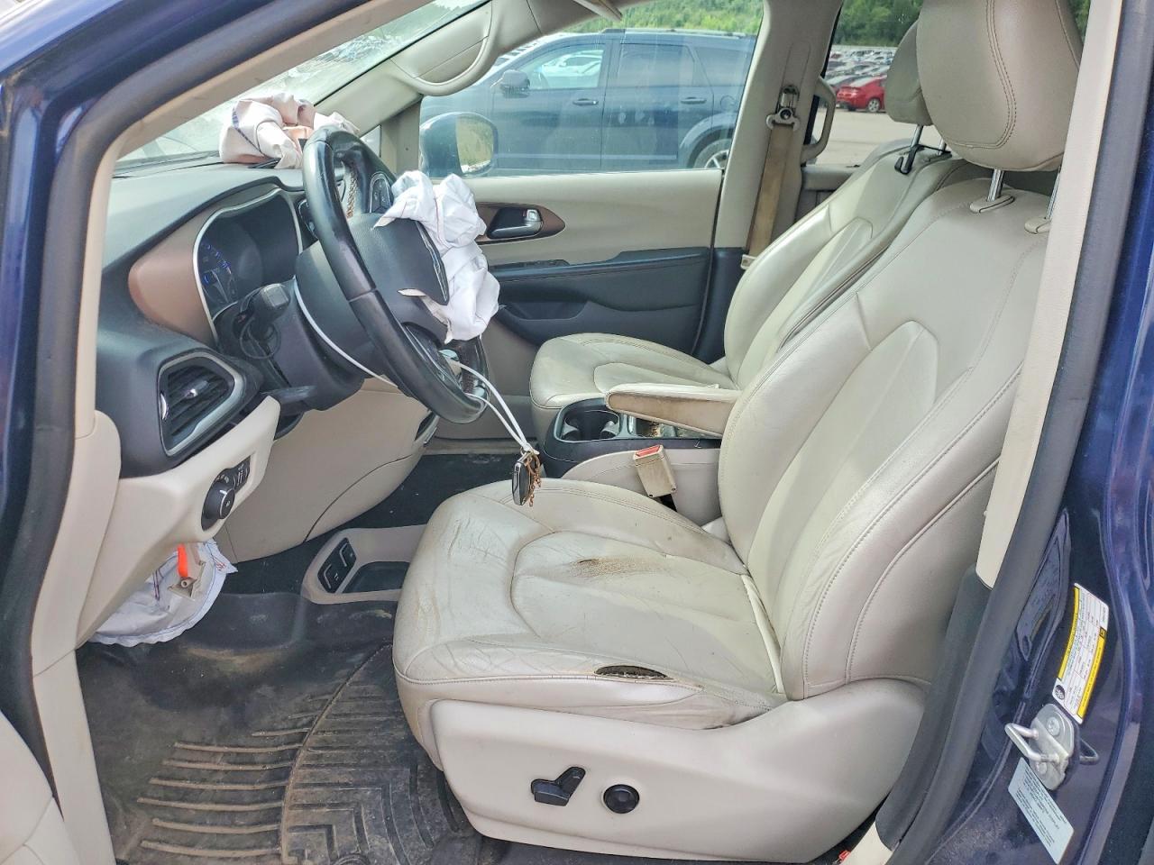 2017 Chrysler Pacifica Touring L - Image 7