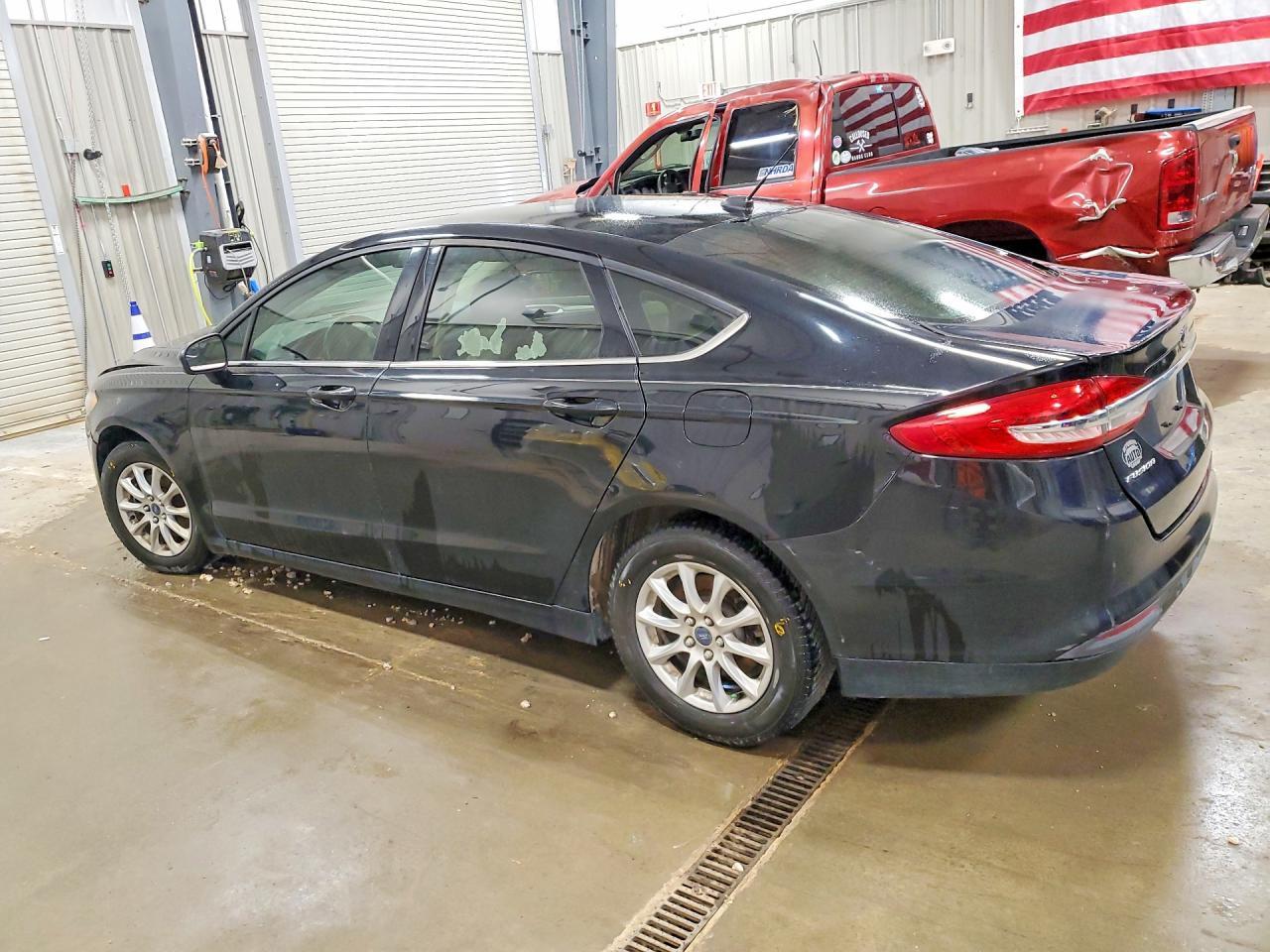 2018 Ford Fusion S - Фото 2