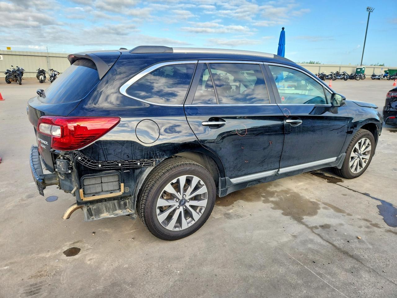 2019 Subaru Outback Touring - Image 3