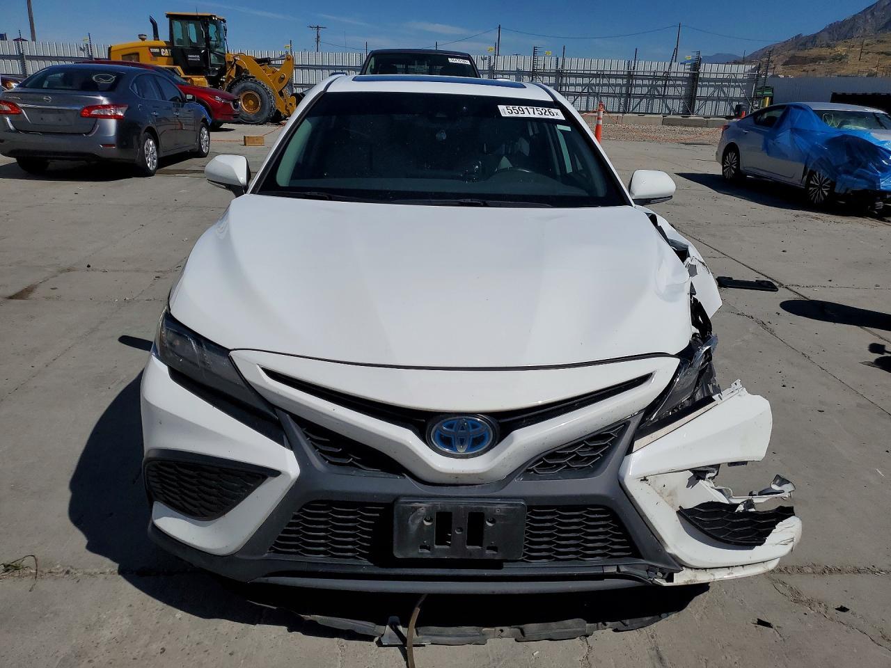 2022 Toyota Camry Hybrid Se - Image 5