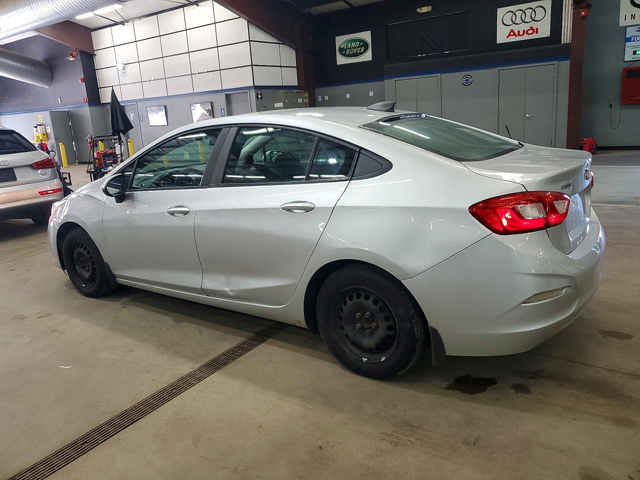 2017 Chevrolet Cruze Ls - Фото 2