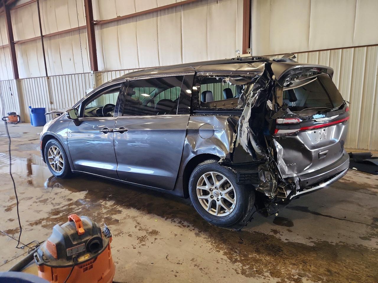 2022 Chrysler Pacifica Touring L - Фото 2