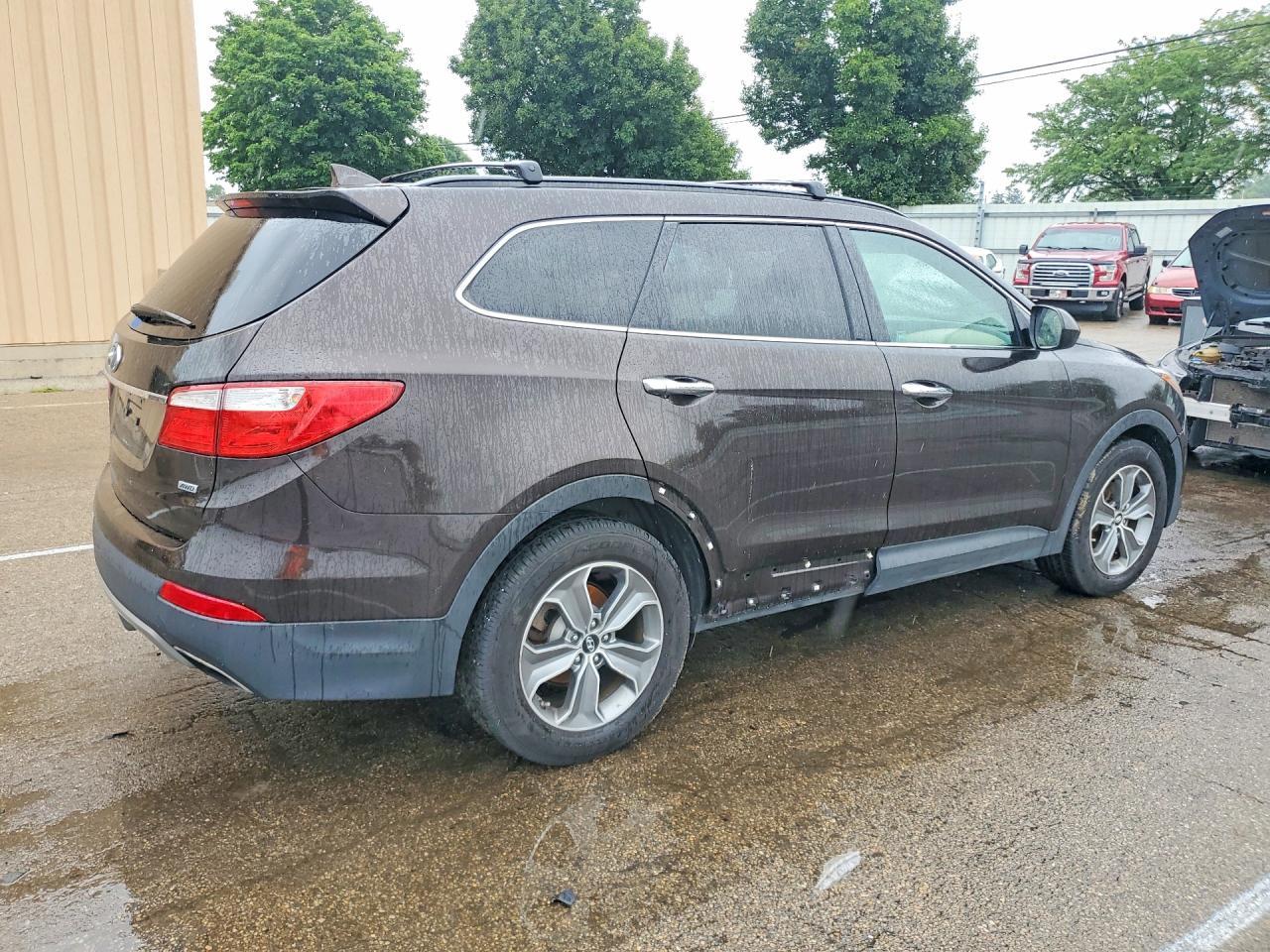 2016 Hyundai Santa Fe Se - Image 3