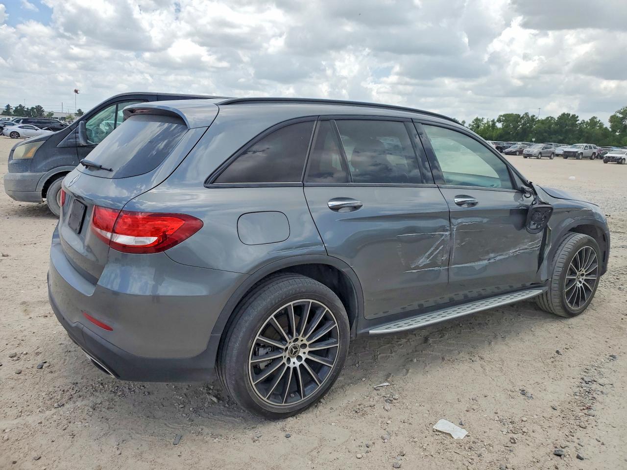 2019 Mercedes-Benz Glc 300 - Image 3