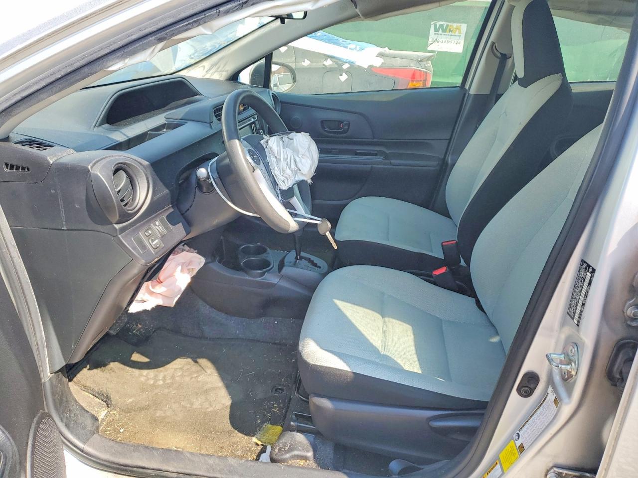 2016 Toyota Prius C - Image 7