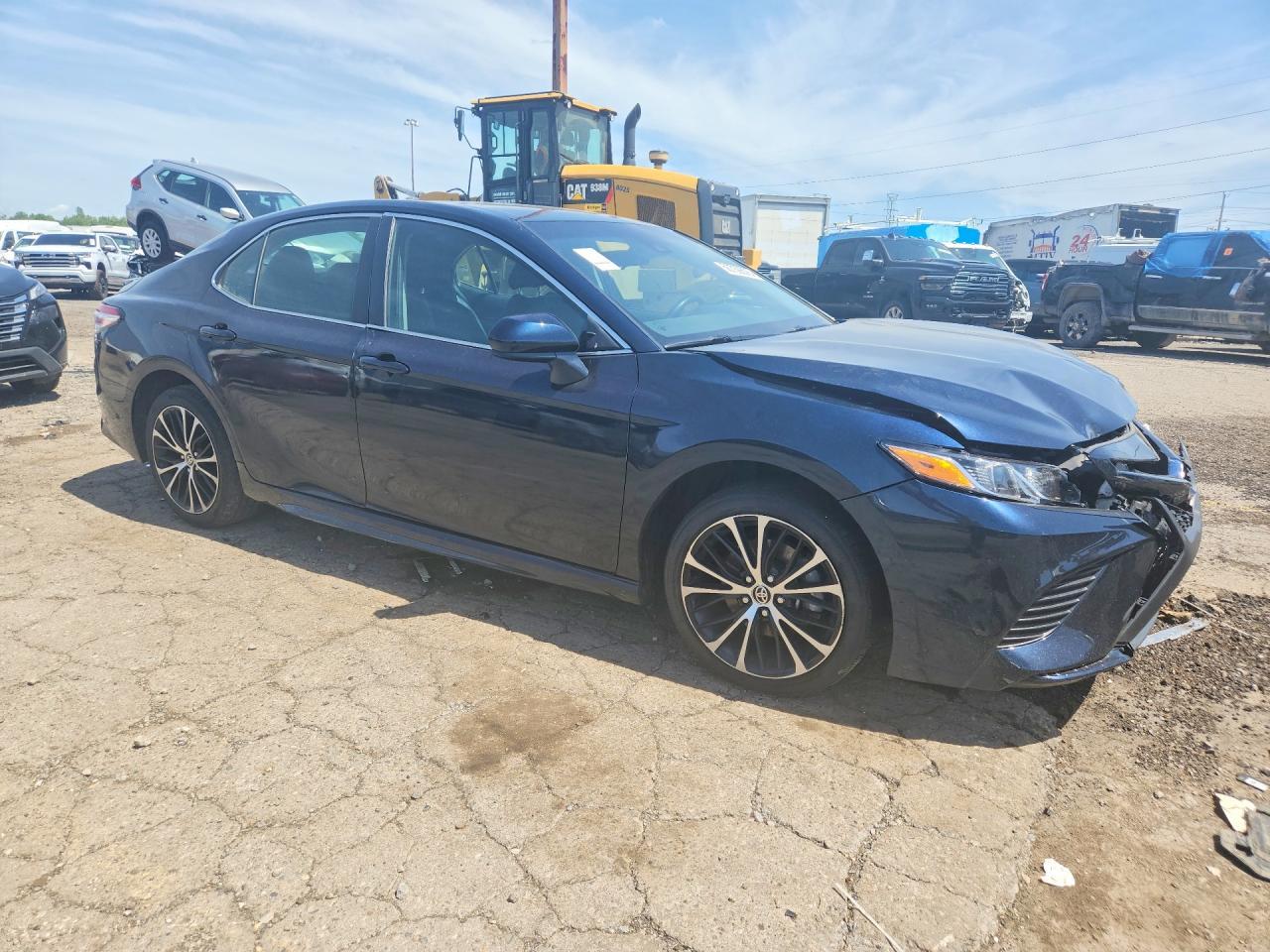 2020 Toyota Camry Se - Фото 4