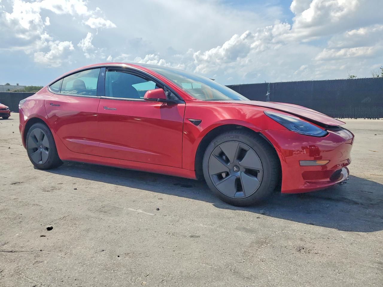 2021 Tesla Model 3 - Фото 4
