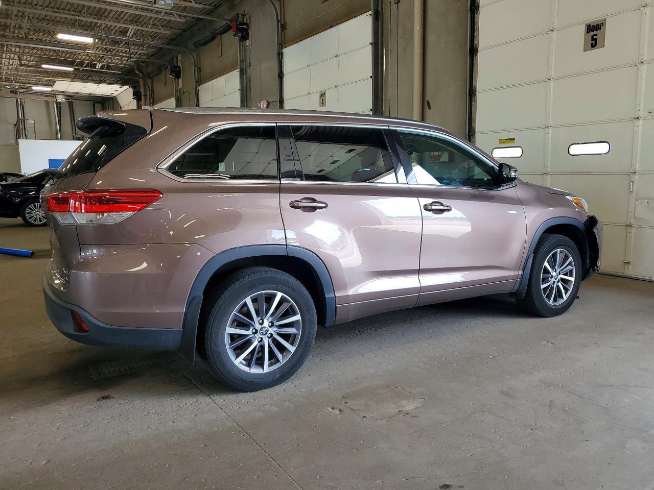 2017 Toyota Highlander Xle - Фото 3