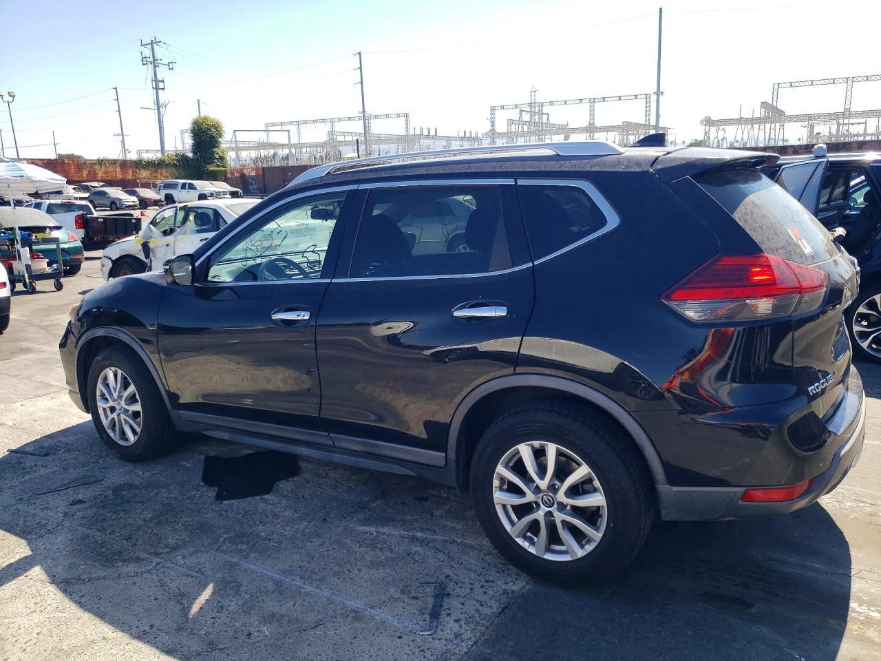 2017 Nissan Rogue Sv - Image 2