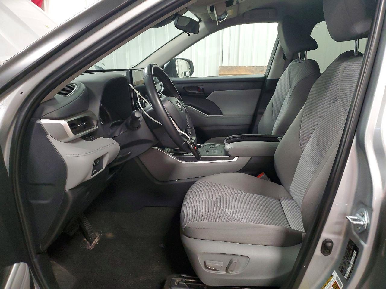 2024 Toyota Highlander Le - Image 7