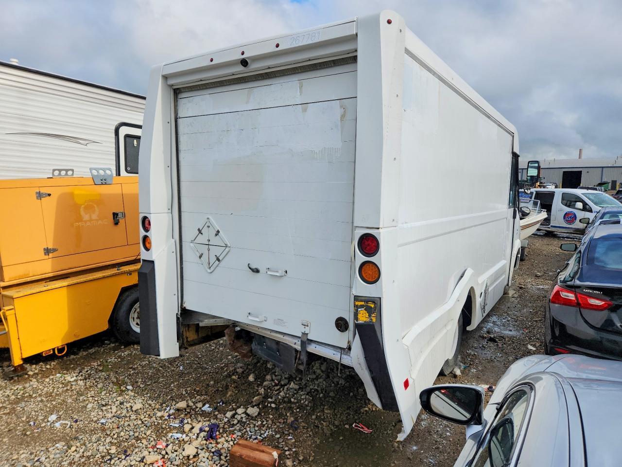 2018 Isuzu Npr Reach - Delivery Van - Фото 3