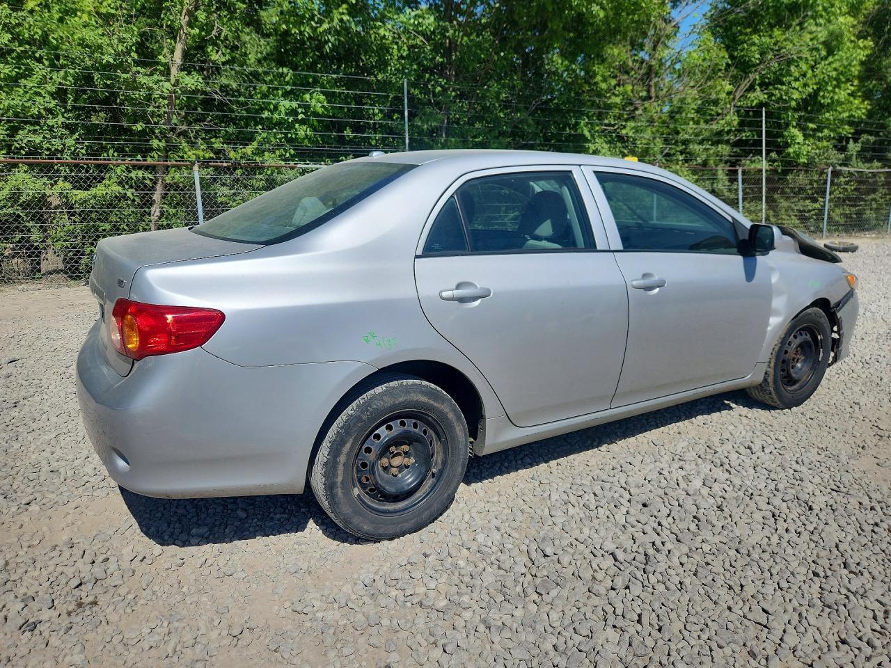 2010 Toyota Corolla Le - Фото 3