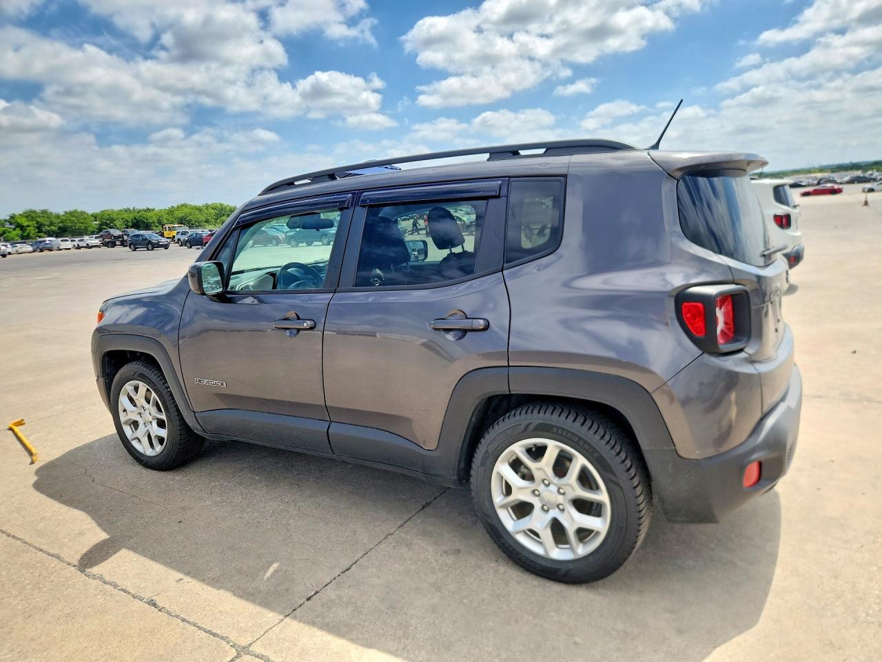 2017 Jeep Renegade Latitude - Фото 2