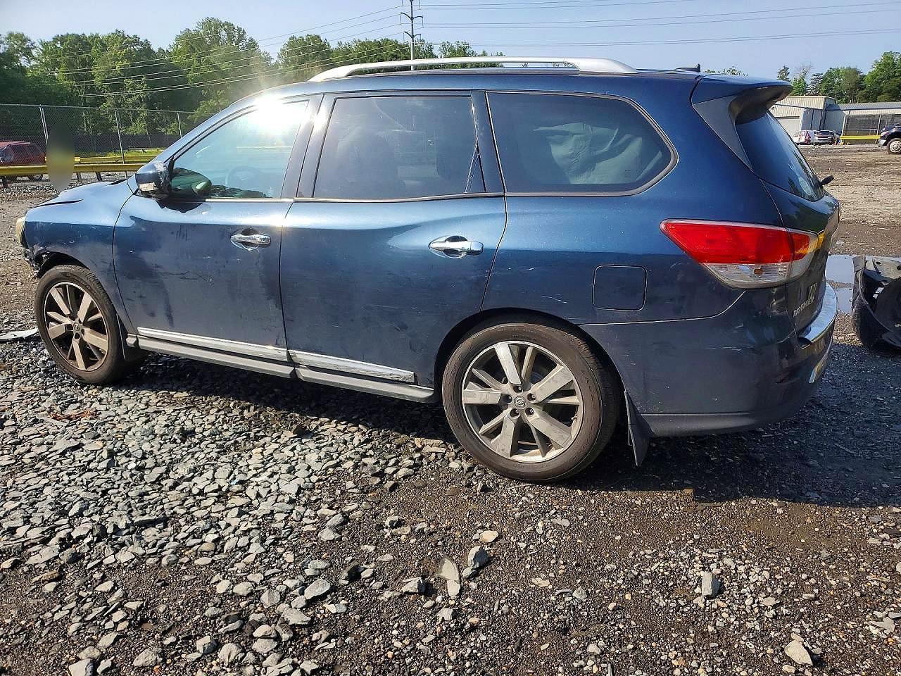 2013 Nissan Pathfinder S - Фото 2
