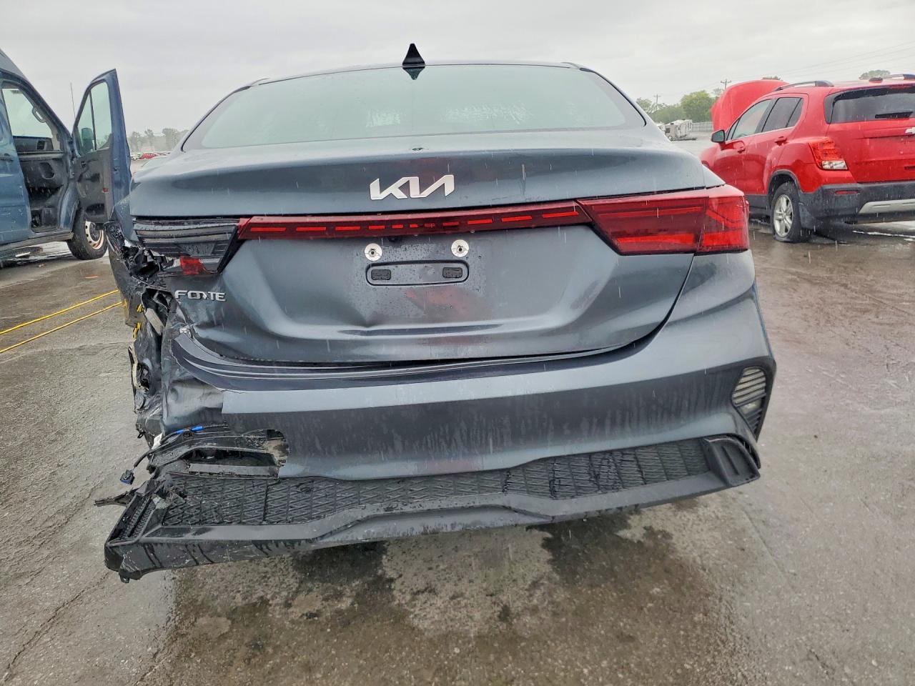 2024 Kia Forte Lxs - Image 6