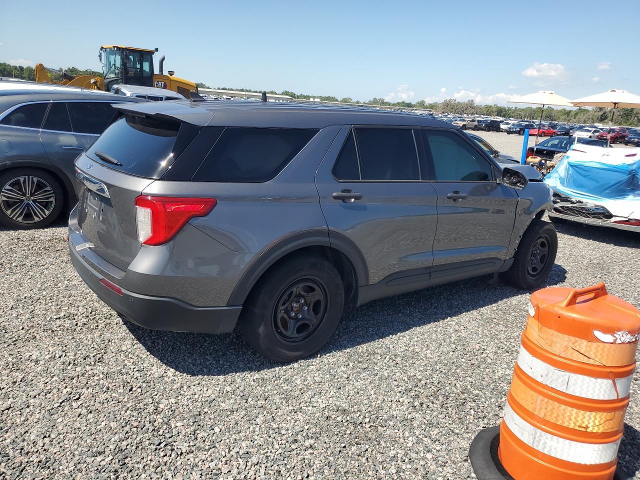 2022 Ford Explorer - Image 3
