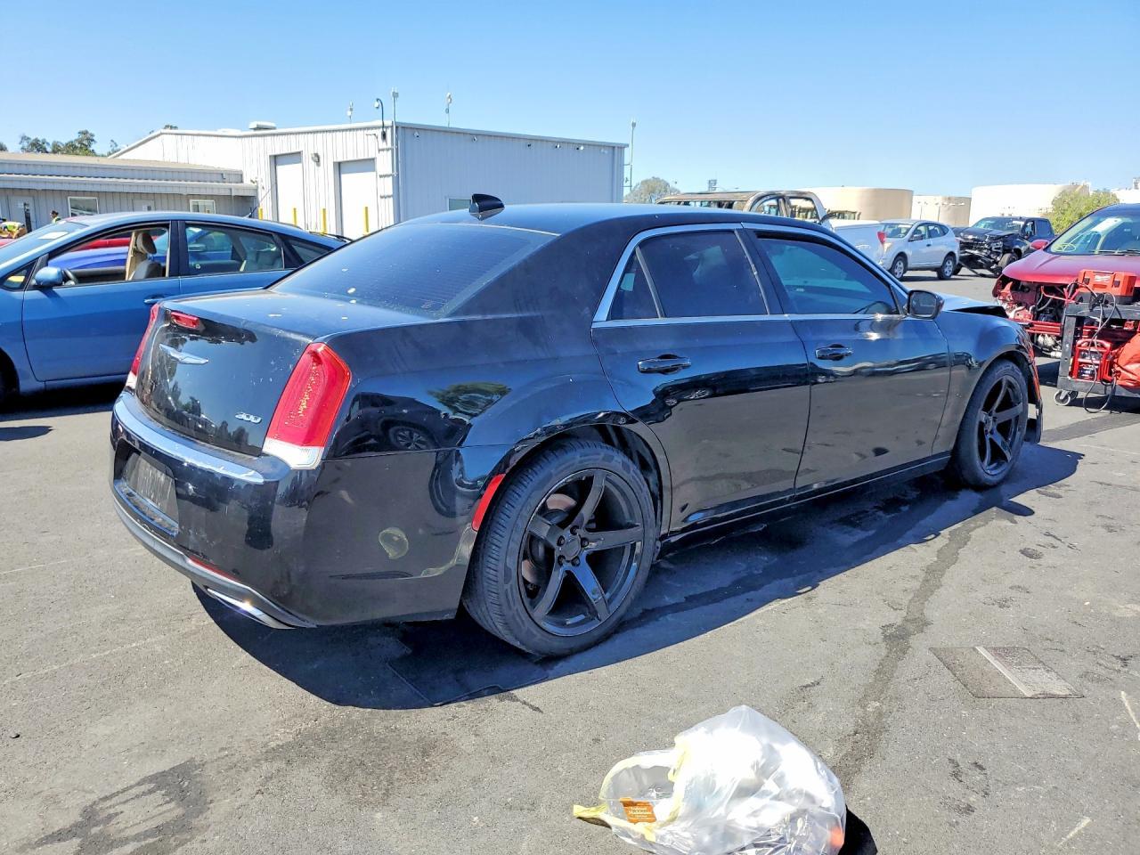 2016 Chrysler 300 Limited - Фото 3