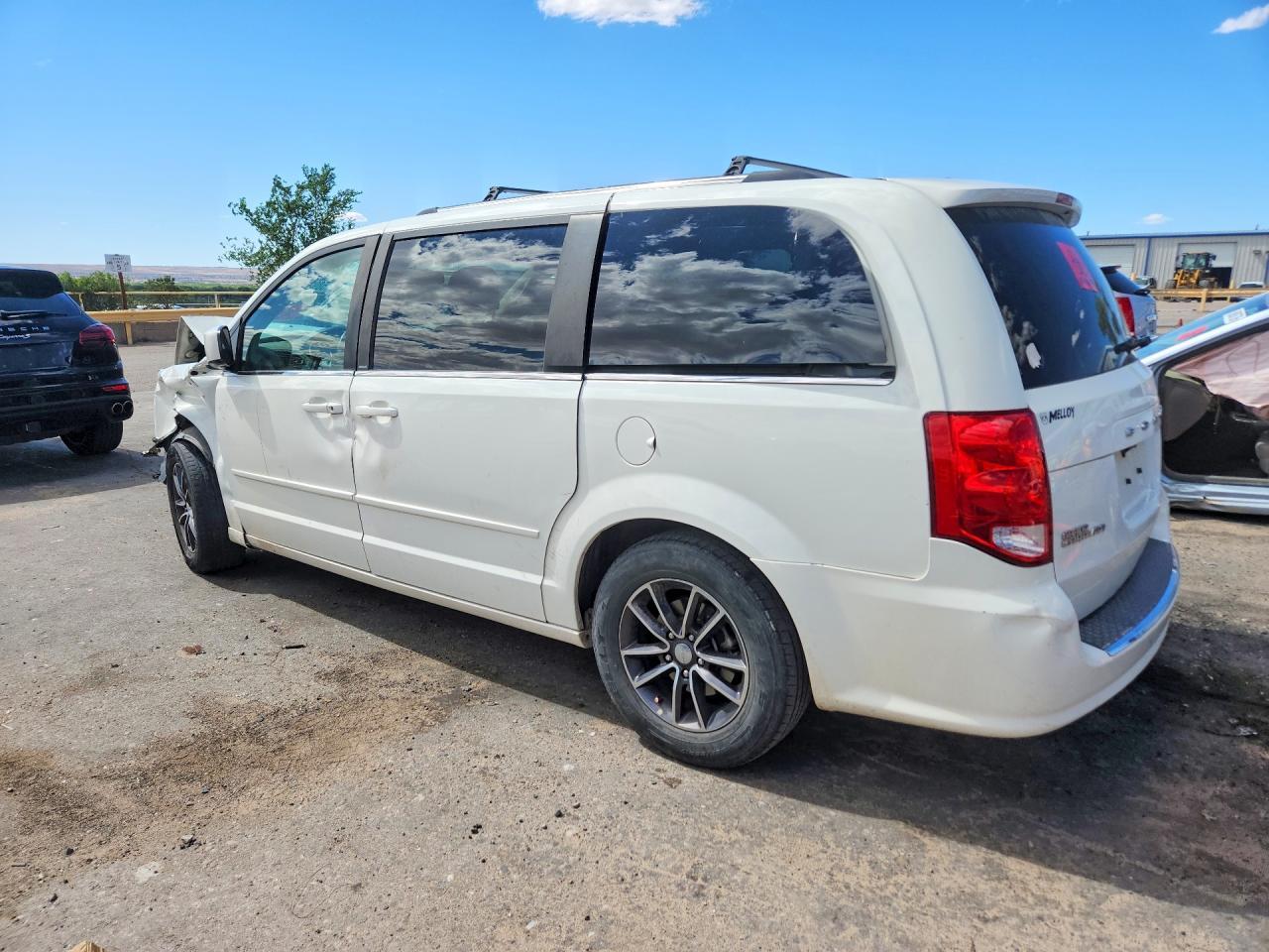 2011 Dodge Grand Caravan Crew - Image 2