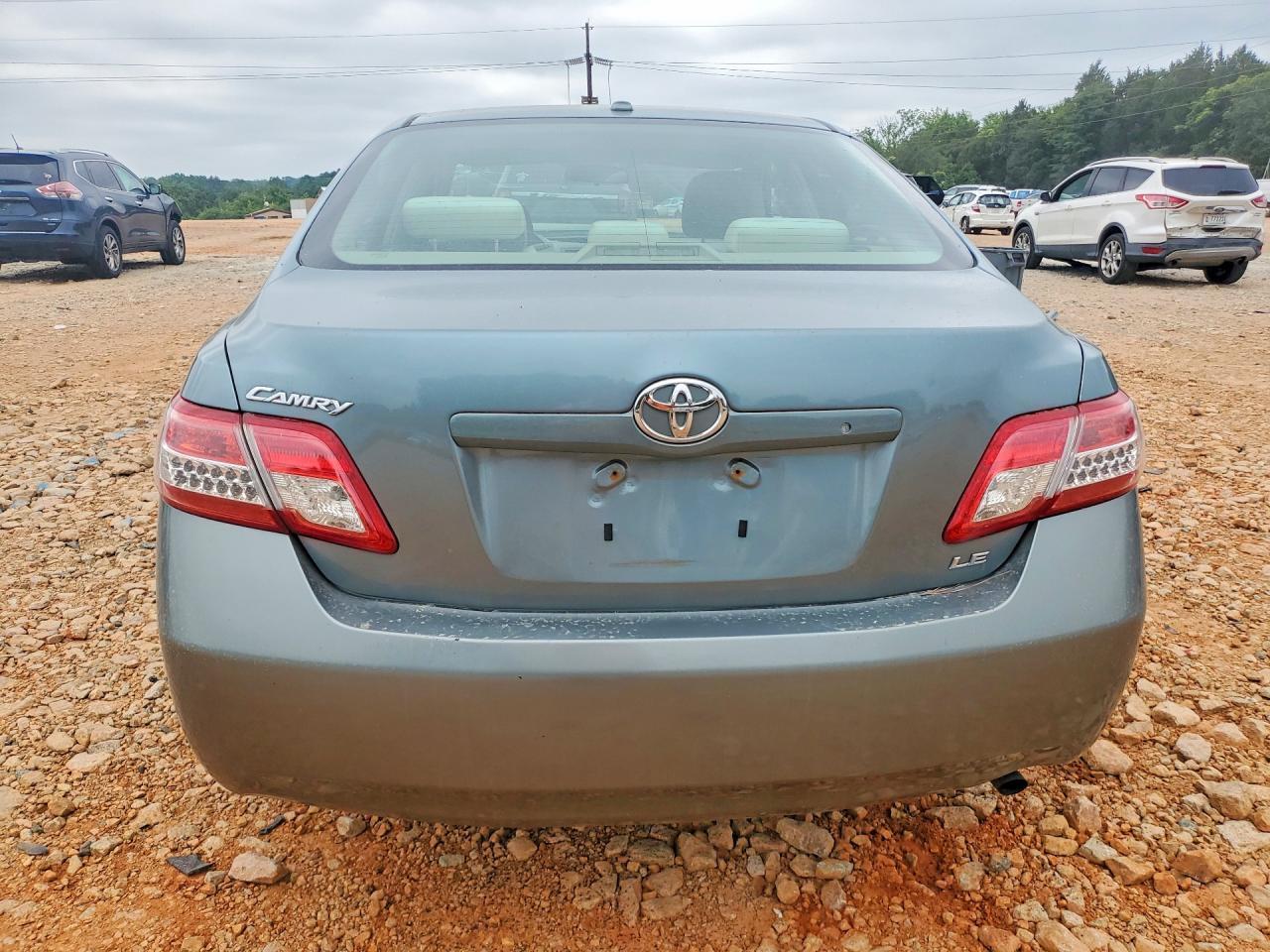 2010 Toyota Camry Le - Фото 6