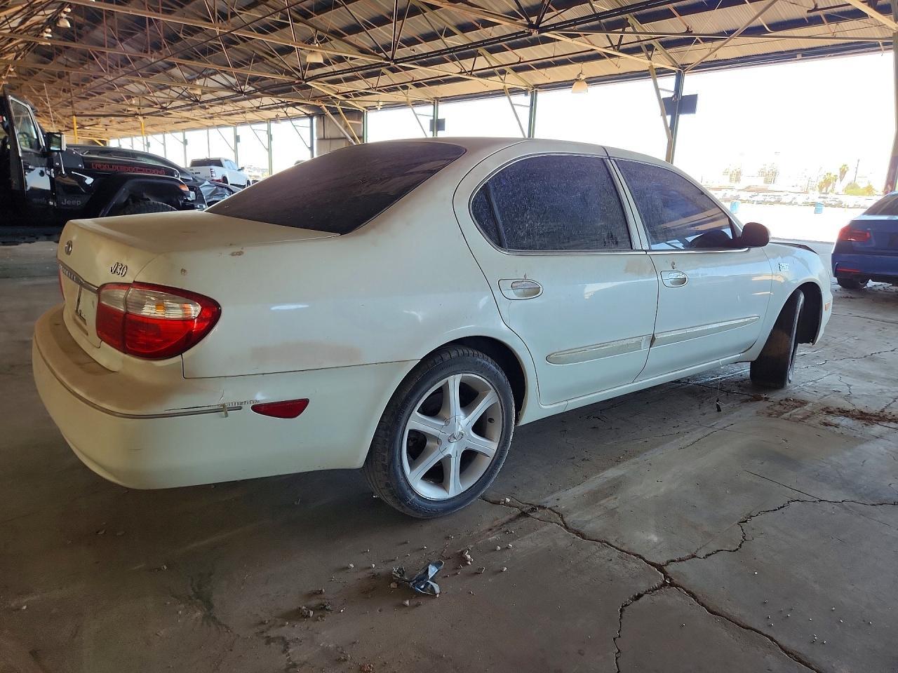 2000 Infiniti I30 Base - Фото 3