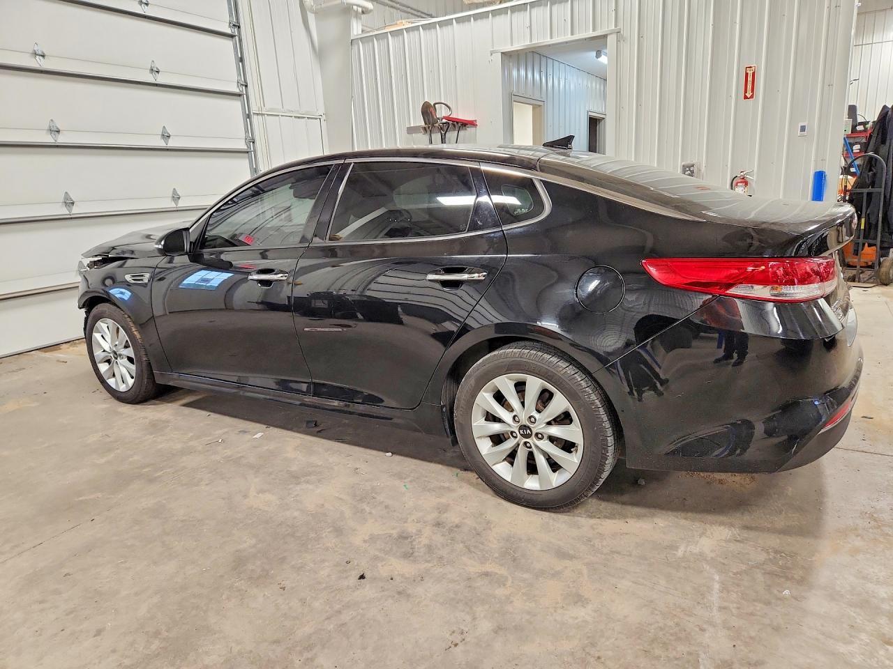 2018 Kia Optima Ex - Image 2