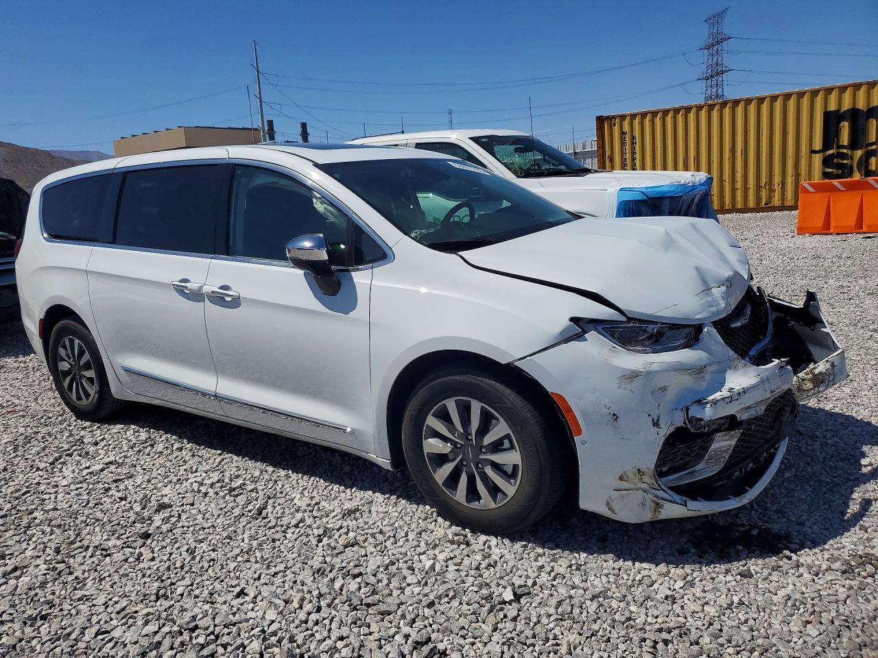 2023 Chrysler Pacifica Hybrid Pinnacle - Image 4