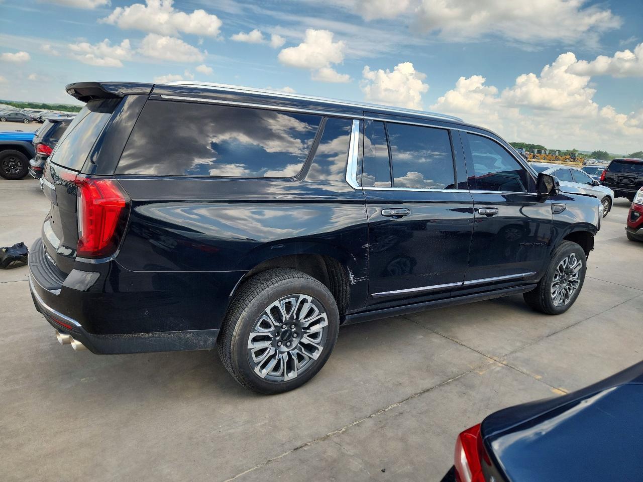2023 GMC Yukon Xl Denali Ultimate - Фото 3