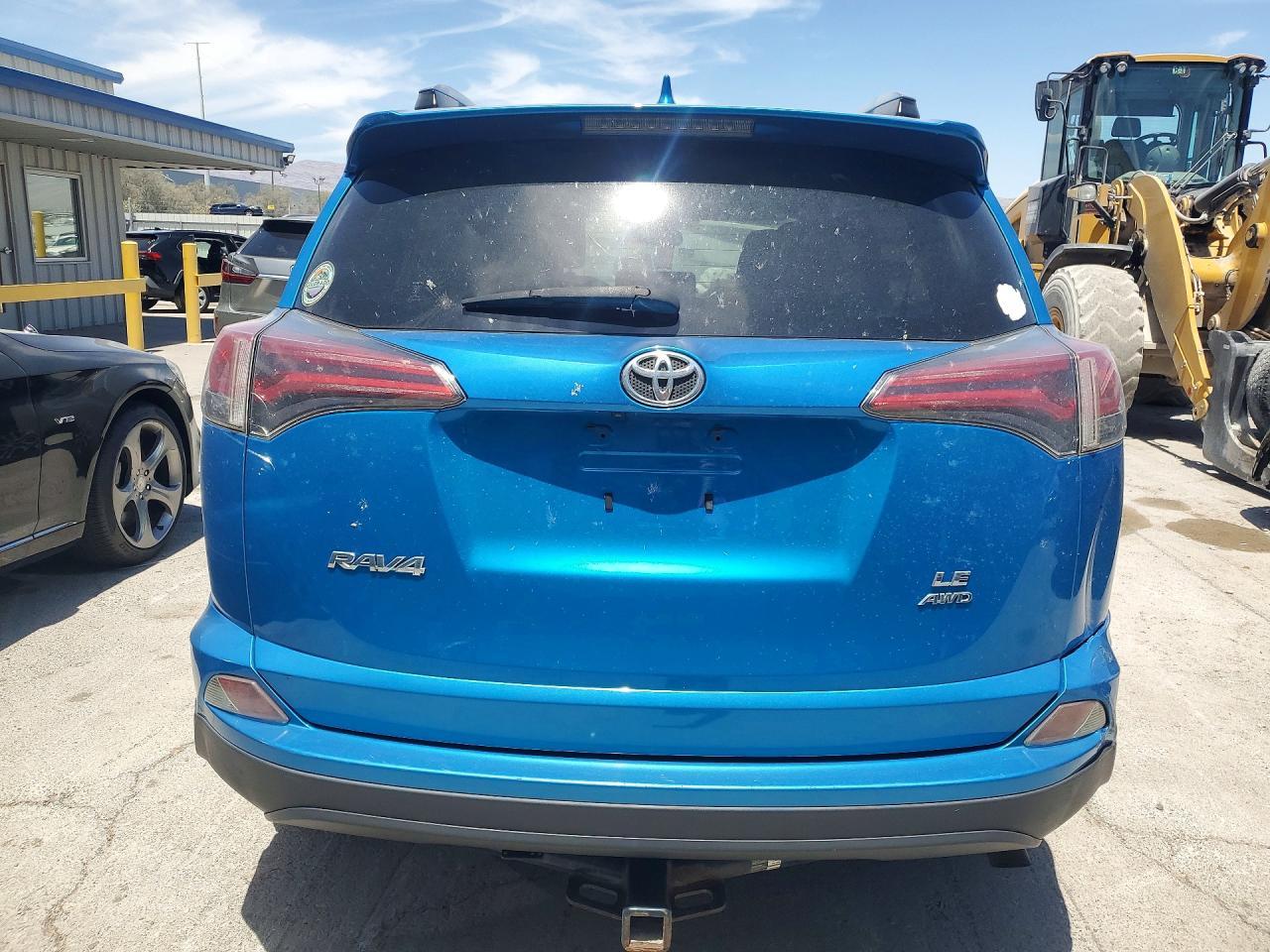 2018 Toyota Rav4 Le - Image 6