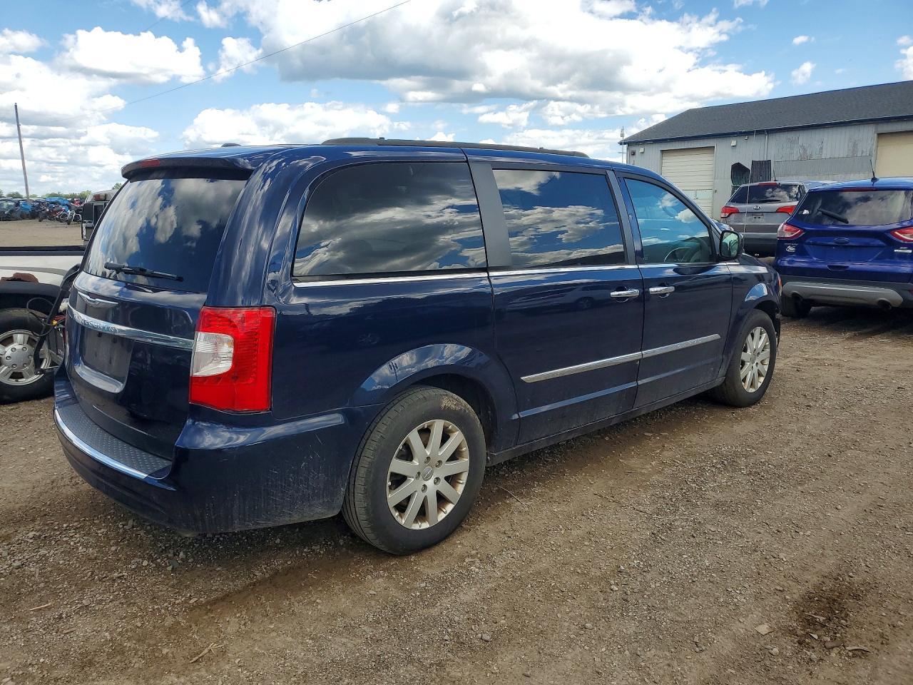 2016 Chrysler Town & Country Touring - Фото 3