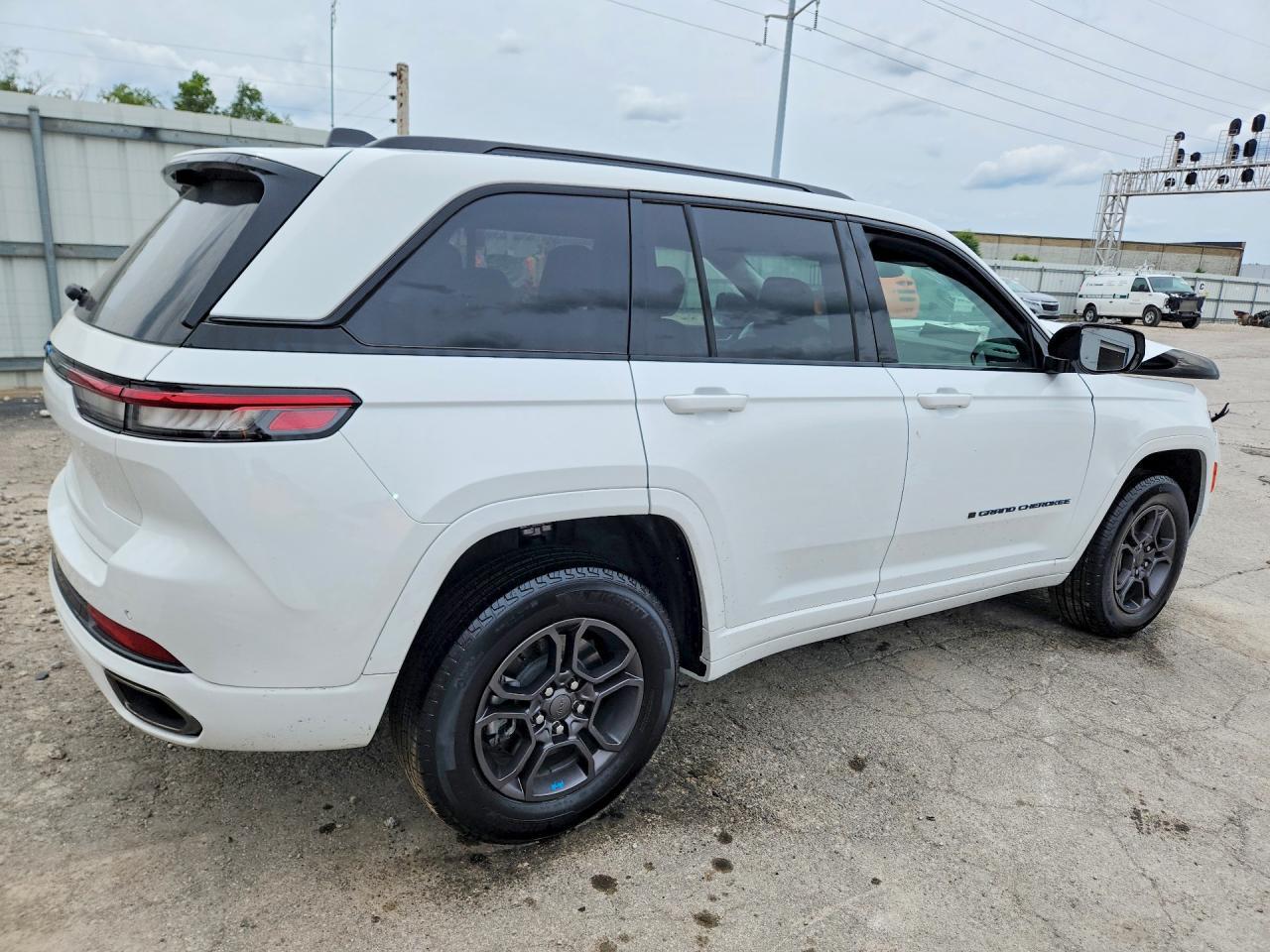 2025 Jeep Grand Cherokee 4Xe - Фото 3