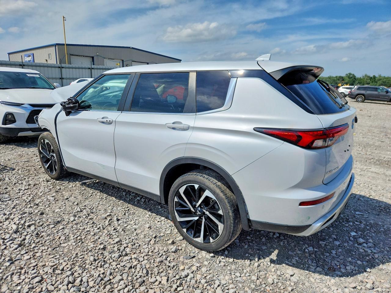 2024 Mitsubishi Outlander Se - Фото 2
