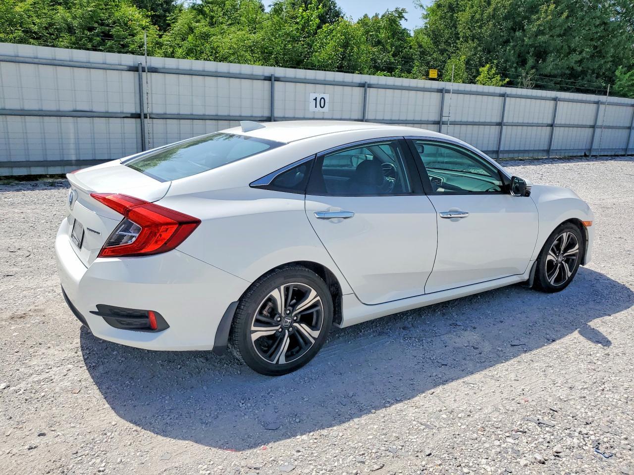 2016 Honda Civic Touring - Фото 3