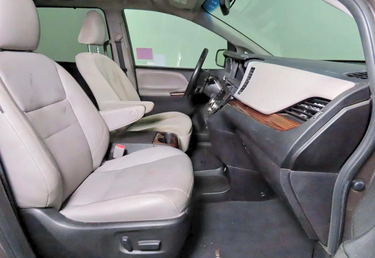 2016 Toyota Sienna Limited 7-Passenger - Фото 5