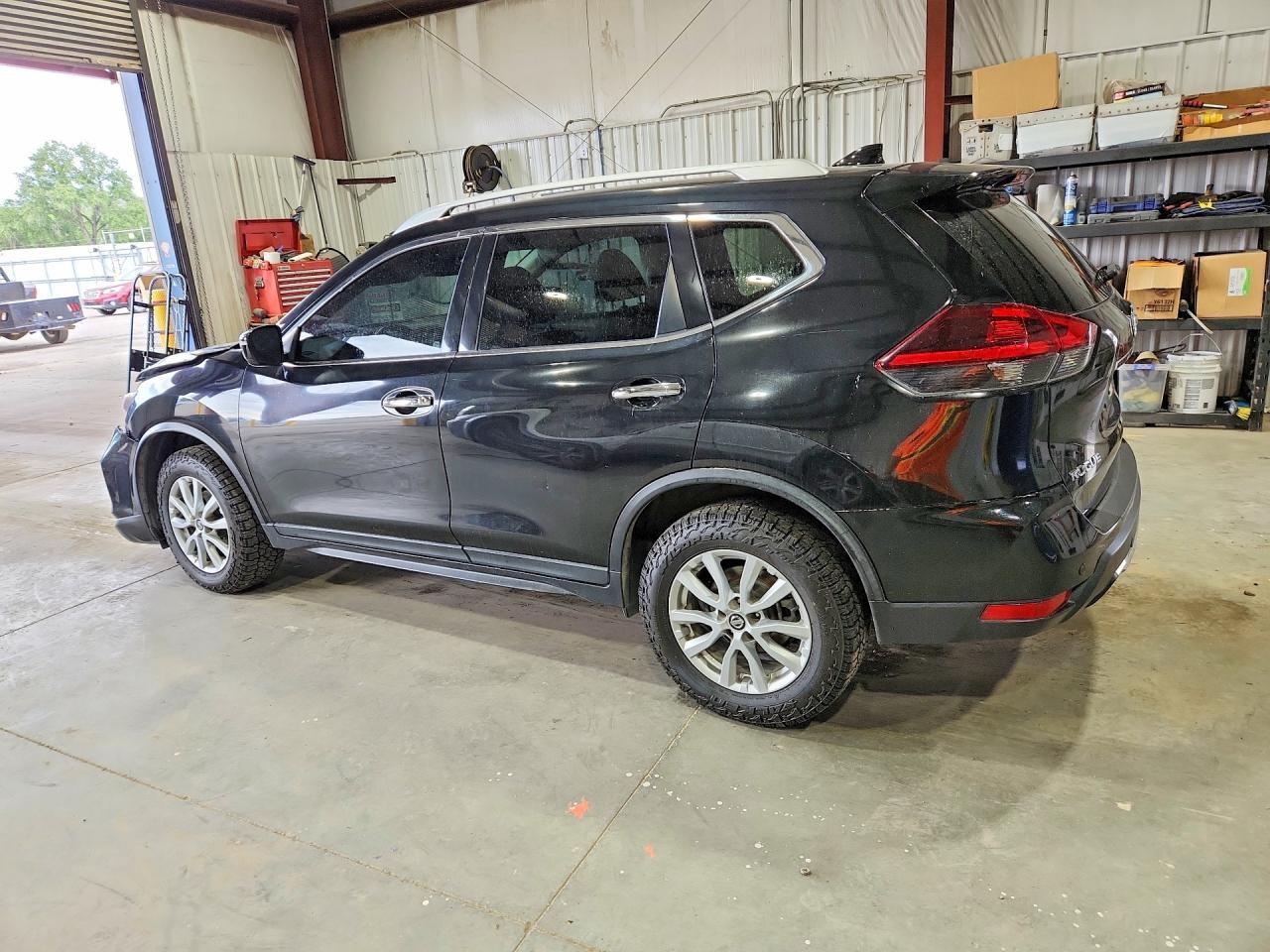 2020 Nissan Rogue Sv - Image 2