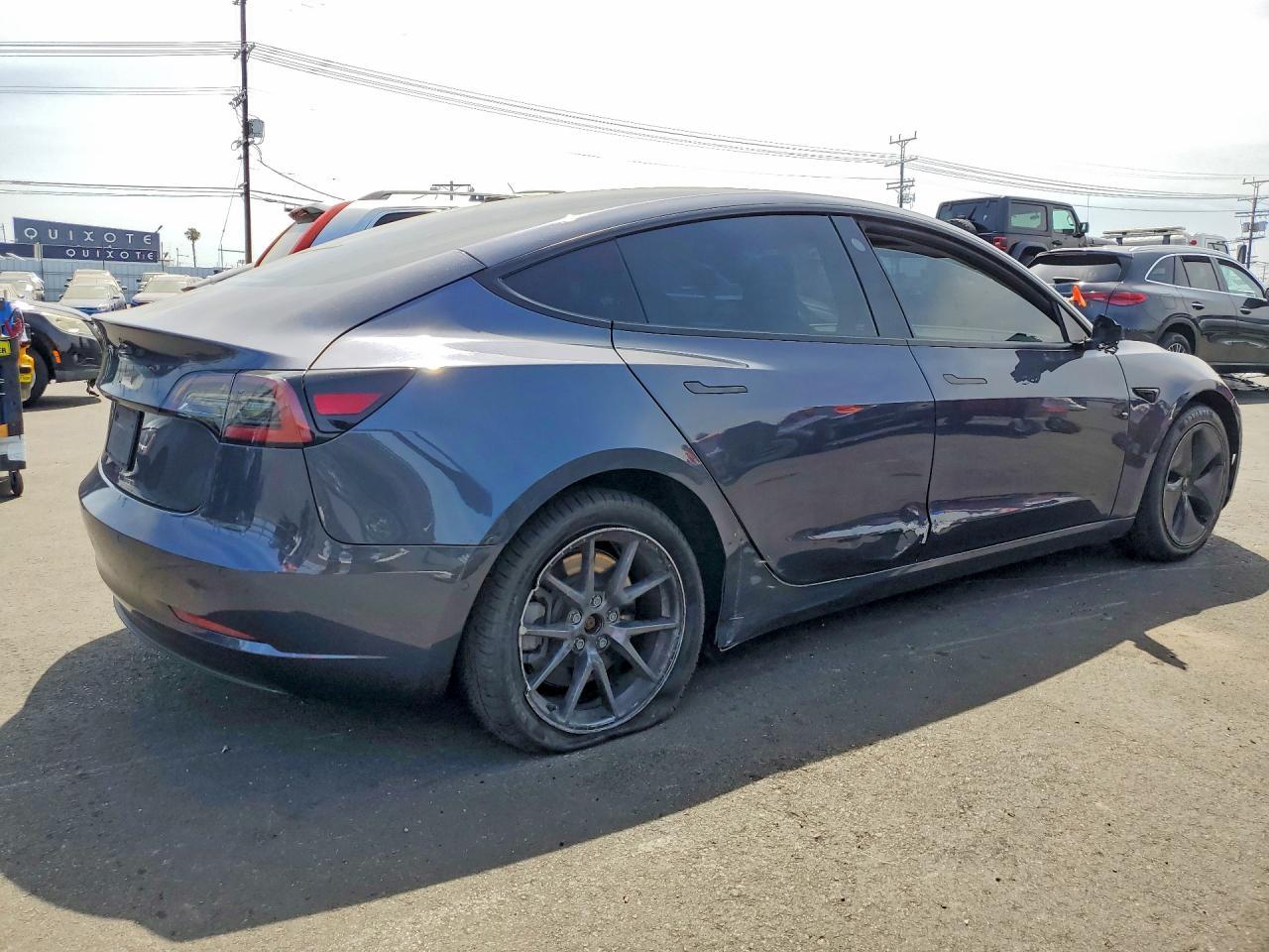 2022 Tesla Model 3 - Фото 3