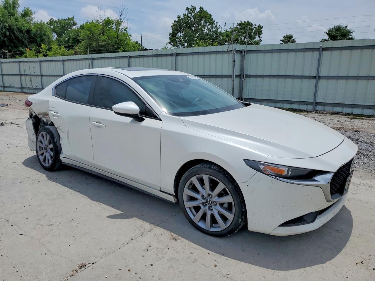 2023 Mazda 3 Preferred - Image 4