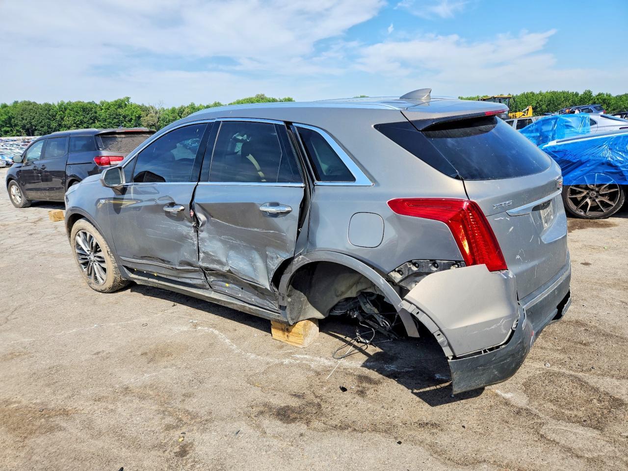 2019 Cadillac Xt5 Premium Luxury - Image 2