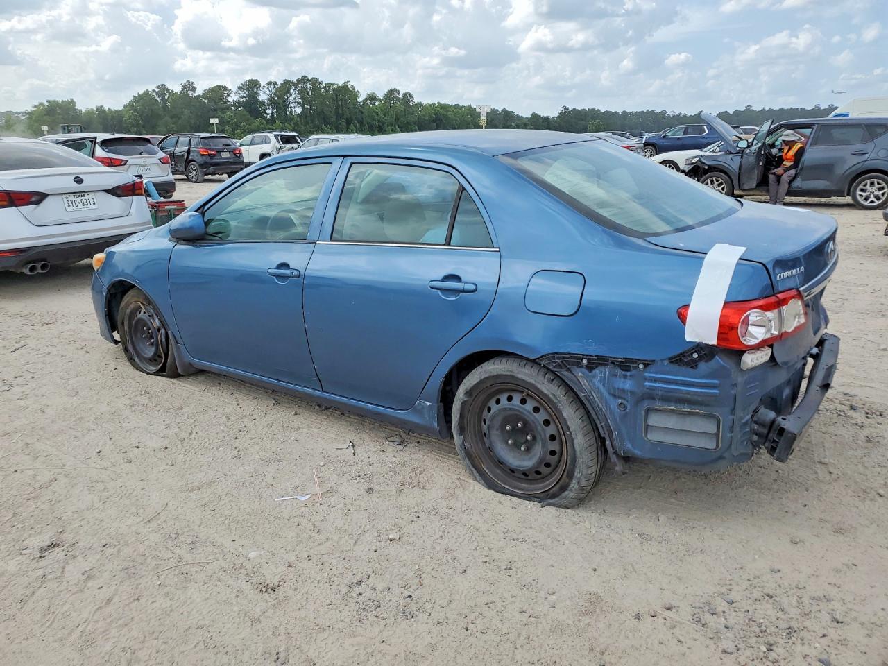 2013 Toyota Corolla Le - Image 2