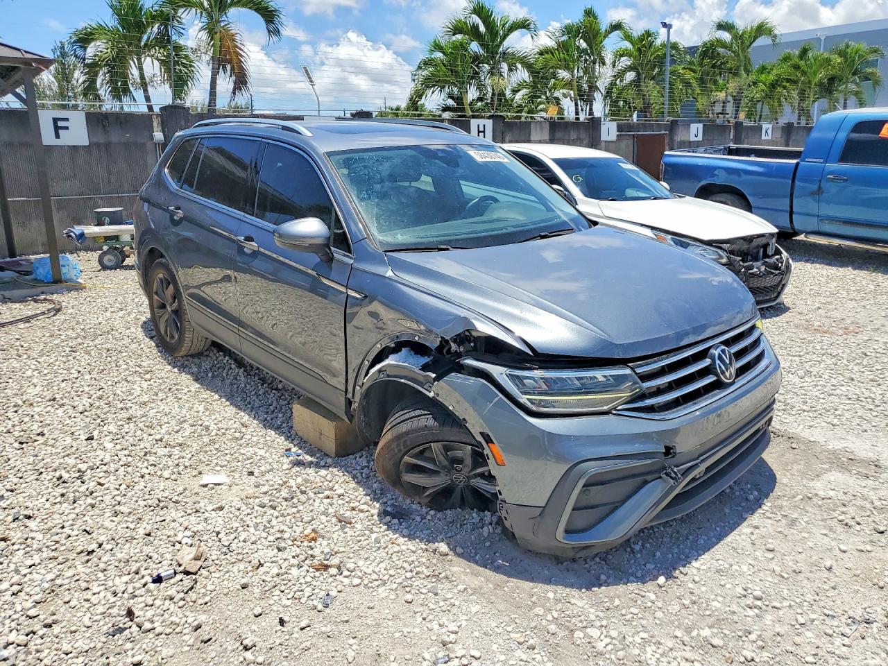 2022 Volkswagen Tiguan Se - Фото 4