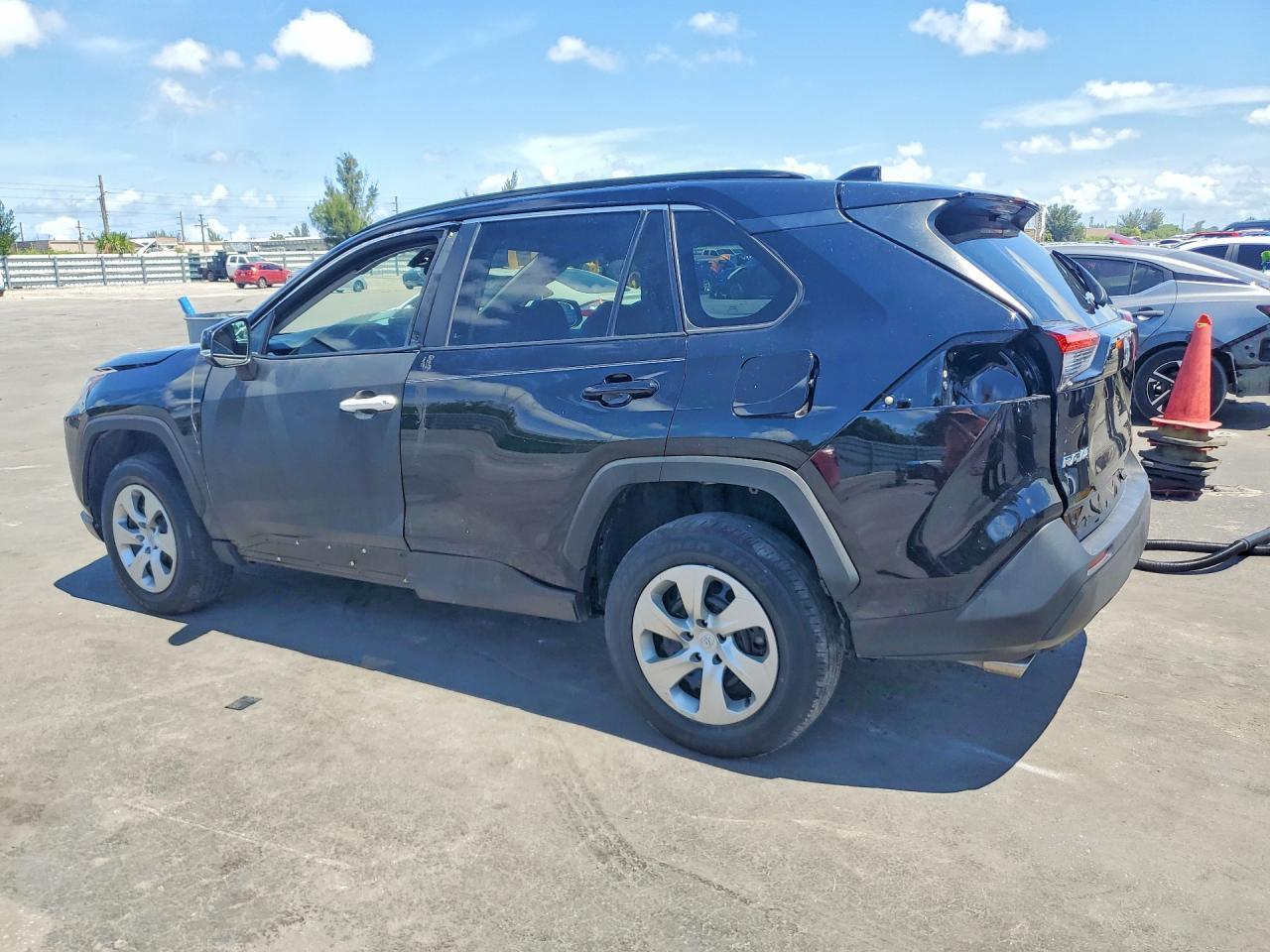 2021 Toyota Rav4 Le - Фото 2