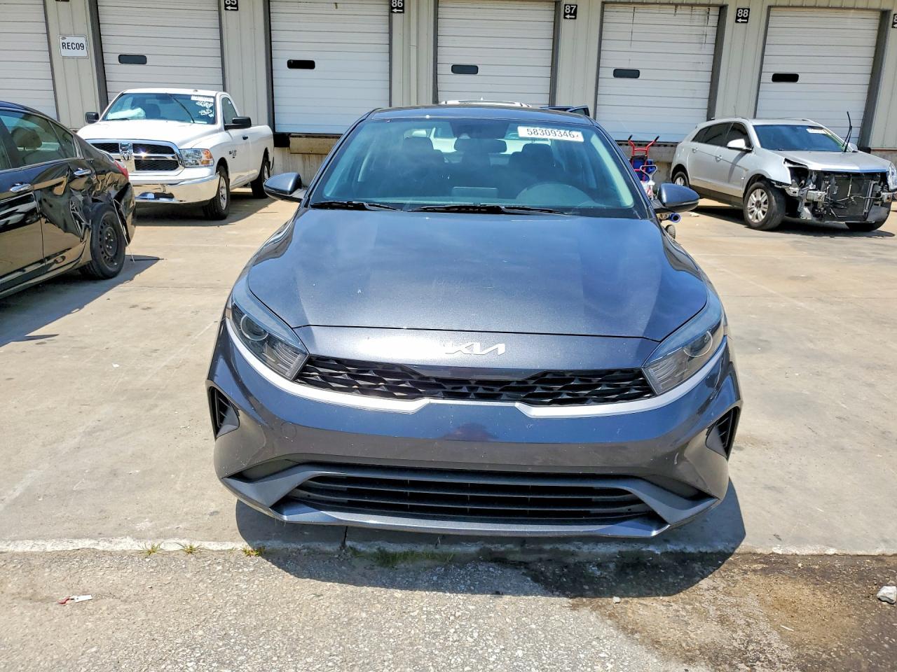 2022 Kia Forte Lxs - Image 5