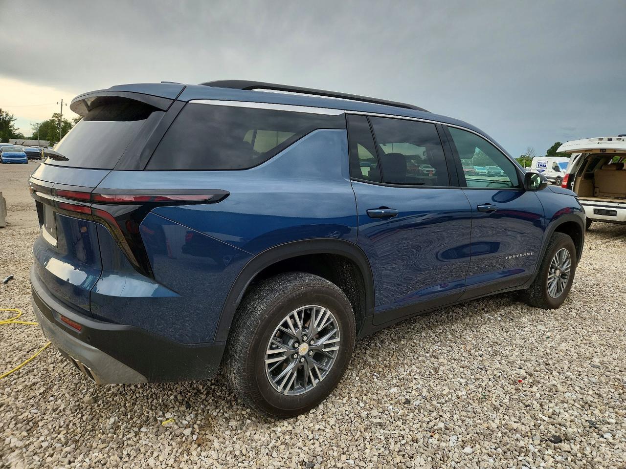 2025 Chevrolet Traverse Lt - Фото 3