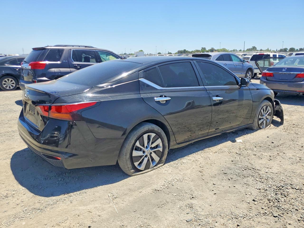 2020 Nissan Altima S - Фото 3