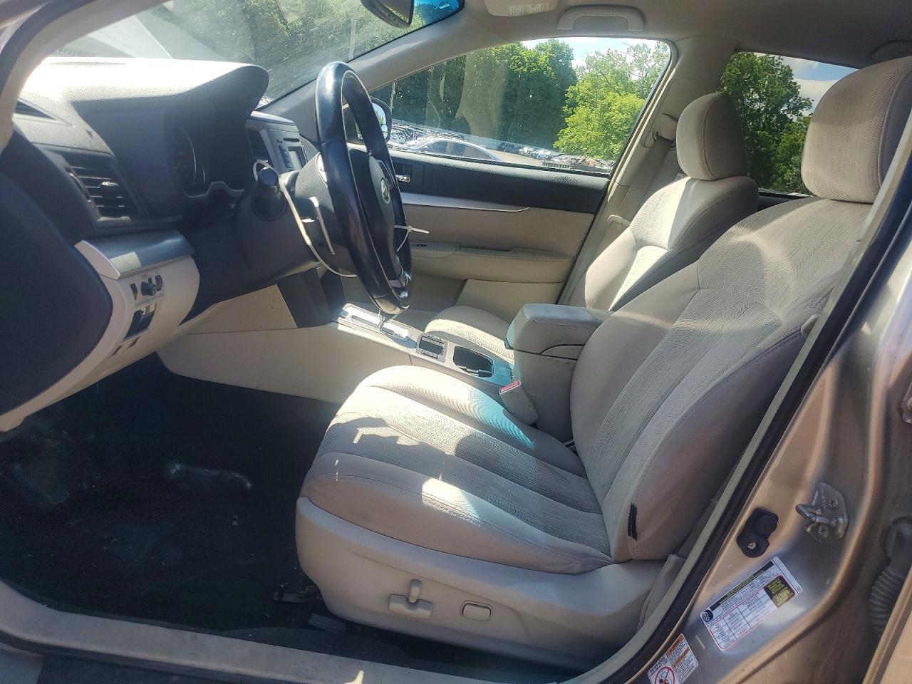 2014 Subaru Outback 2.5I Premium - Image 7