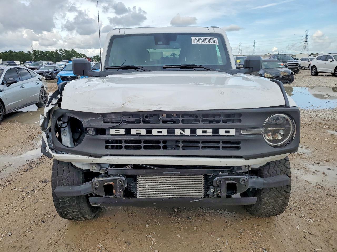 2024 Ford Bronco Black Diamond - Image 5