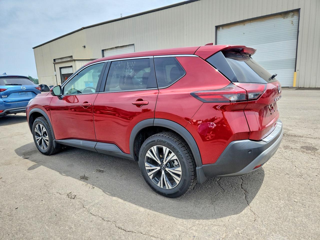 2023 Nissan Rogue Sv - Image 2